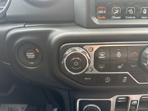 Used 2020 Jeep Gladiator Overland AWD/4WD image 18
