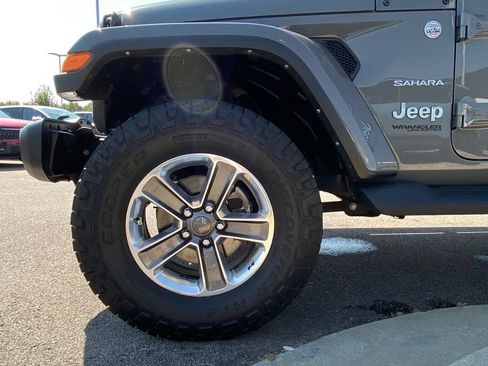 Used 2022 Jeep Wrangler Unlimited Sahara AWD/4WD image 30