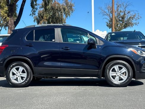 Used 2021 Chevrolet Trax LT w/ Driver Confidence Package FWD image 4