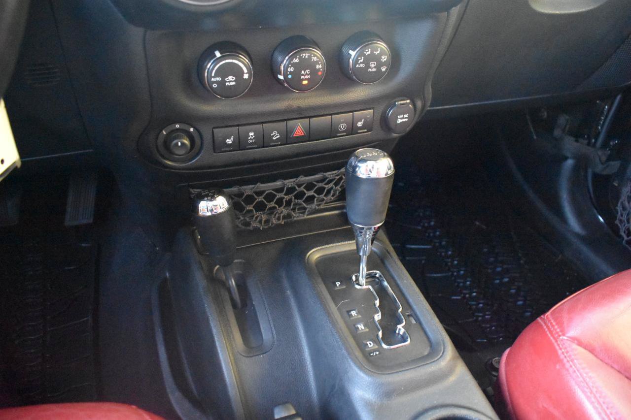 Used 2013 Jeep Wrangler Unlimited Rubicon AWD/4WD image 32