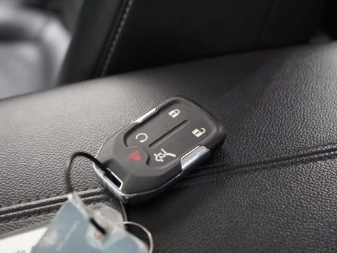 Used 2024 GMC Terrain SLT image 40