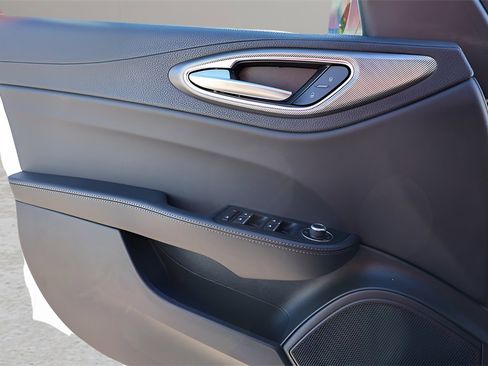 New 2025 Alfa Romeo Giulia Base image 18