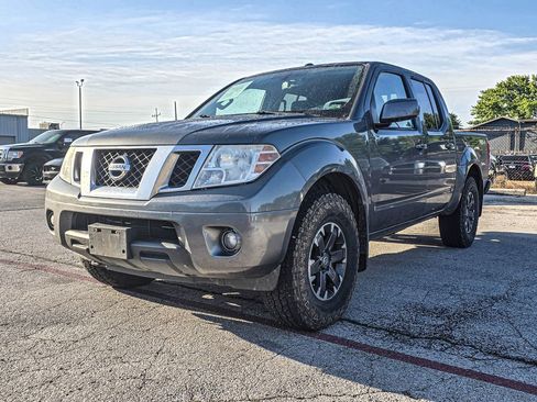 Used 2016 Nissan Frontier PRO-4X AWD/4WD image 3