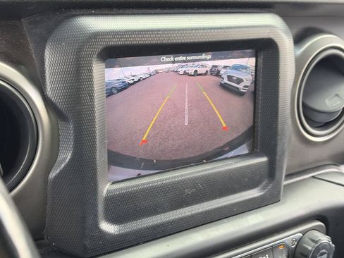Used 2020 Jeep Wrangler Sport AWD/4WD image 25