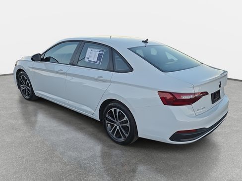 Used 2024 Volkswagen Jetta Sport image 7