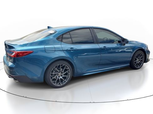 Used 2025 Toyota Camry SE FWD image 5