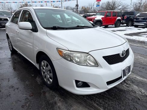 Used 2010 Toyota Corolla LE image 3