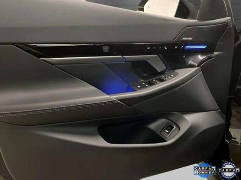 Used 2025 BMW 530i xDrive image 24