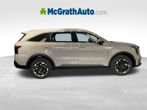 New 2026 Kia Sorento S image 2