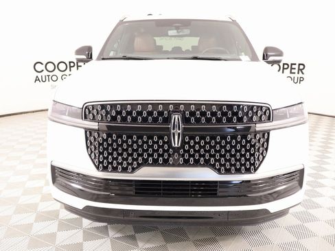 New 2025 Lincoln Navigator Reserve image 9
