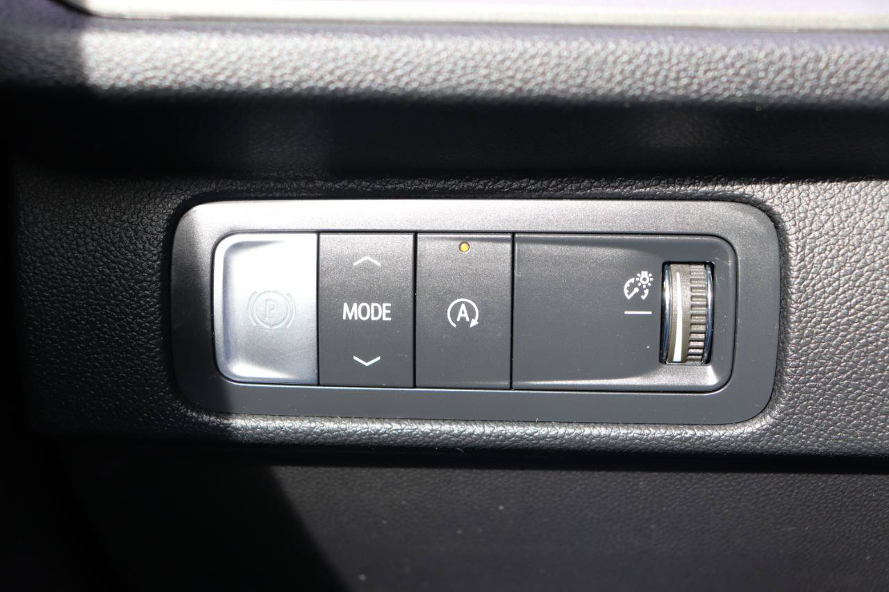 Used 2025 Chevrolet Traverse LT FWD image 47