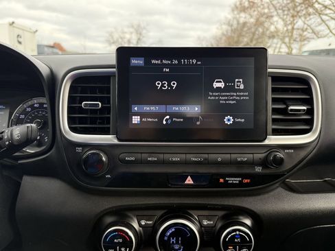 Used 2022 Hyundai Venue SEL image 18