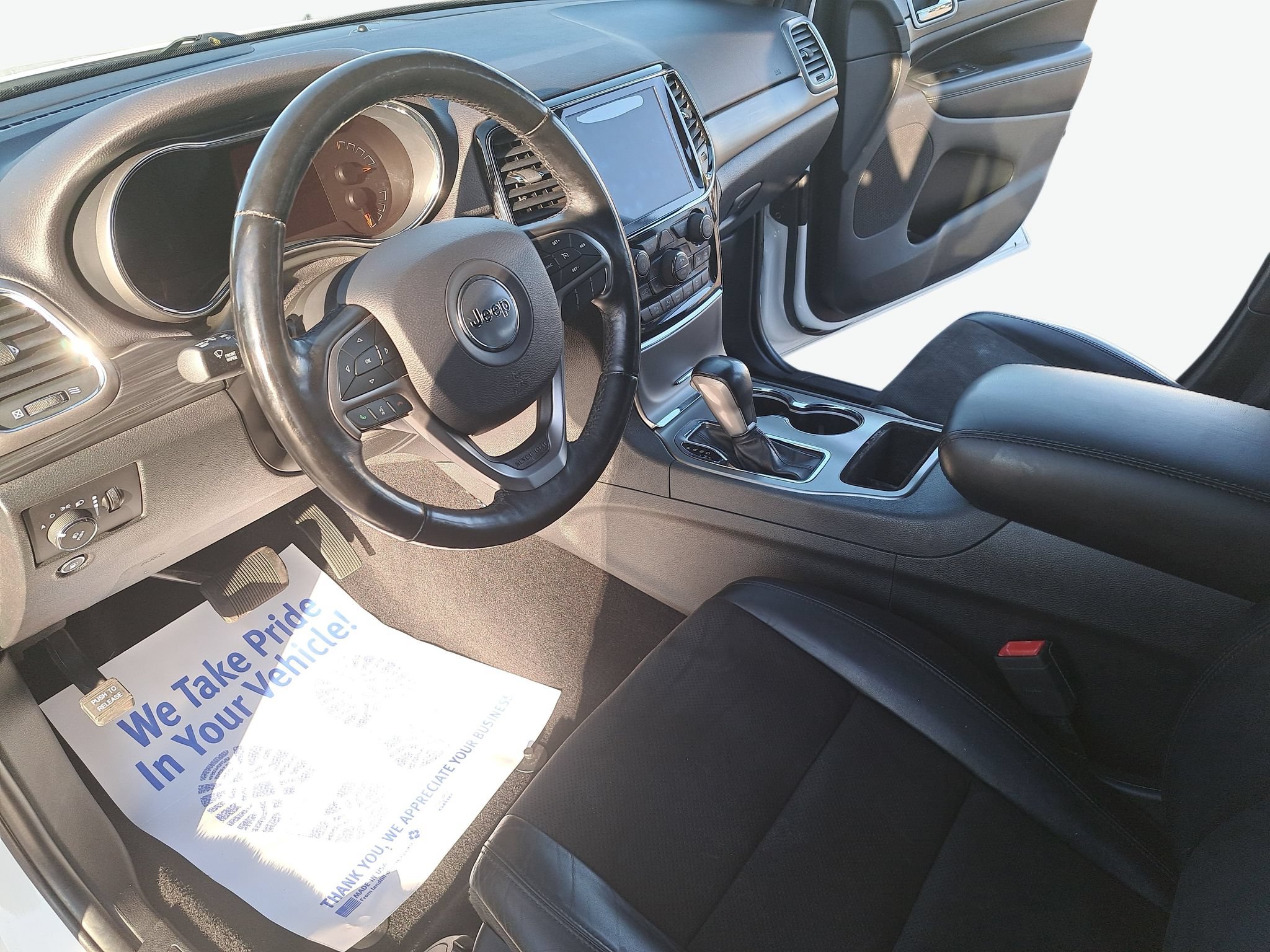 Used 2020 Jeep Grand Cherokee Altitude AWD/4WD image 17