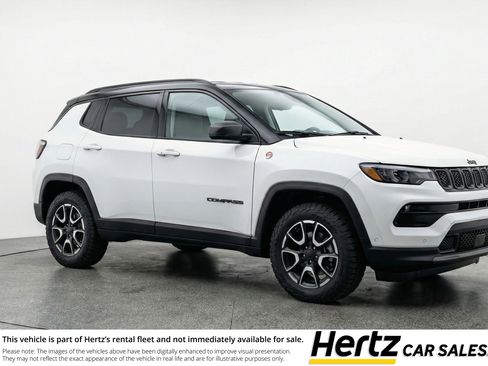 Used 2025 Jeep Compass Trailhawk image 1