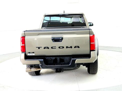 Used 2025 Toyota Tacoma TRD Off-Road image 5