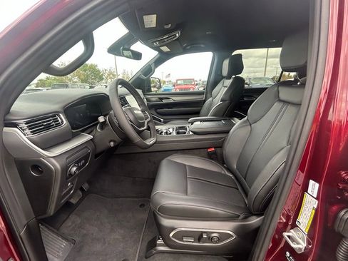 New 2025 Jeep Wagoneer Series II image 16