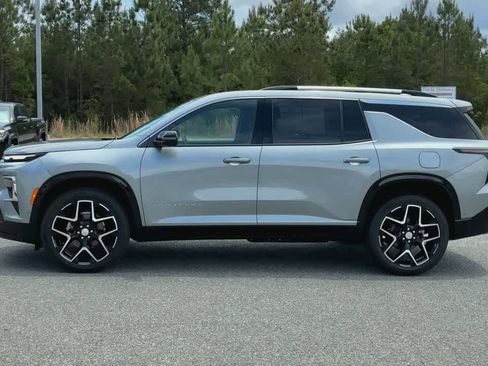 Used 2025 Chevrolet Traverse High Country w/ LPO, Floor Liner Package FWD image 5