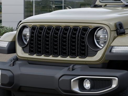 Used 2025 Jeep Gladiator Sport w/ Premium Package AWD/4WD image 11