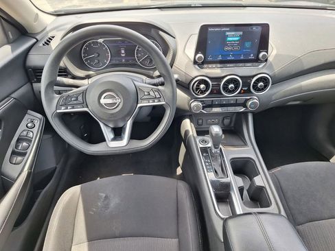 Used 2025 Nissan Sentra SV FWD image 9