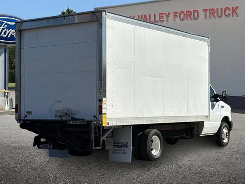 Used 2019 Ford E-450 and Econoline 450 Super Duty w/ Power Windows & Locks Group RWD image 4