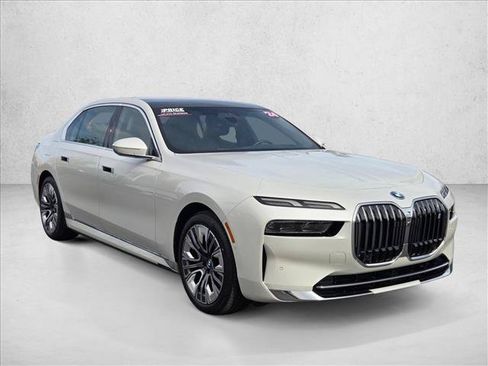 Certified 2024 BMW i7 xDrive60 AWD/4WD image 2