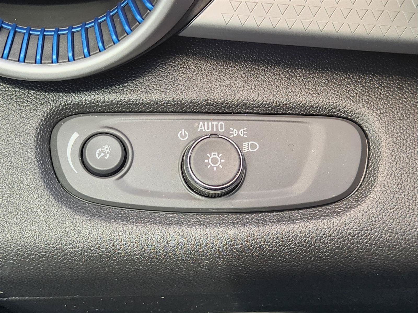 Used 2025 Chevrolet Trax LS FWD image 21