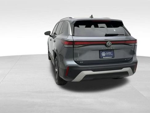 Certified 2025 Volkswagen Tiguan SE AWD/4WD image 9