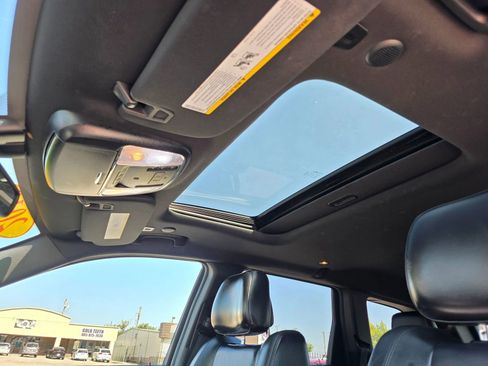 Used 2018 Jeep Grand Cherokee Altitude image 3