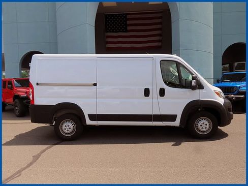 Used 2025 RAM ProMaster 2500 w/ Convenience Group FWD image 2