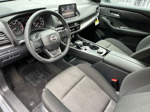 Used 2025 Nissan Rogue SV image 10