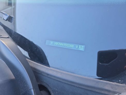 Used 2023 Buick Envision Essence FWD image 33