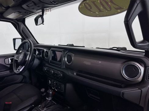 Used 2019 Jeep Wrangler Unlimited Sahara w/ Cold Weather Group AWD/4WD image 29