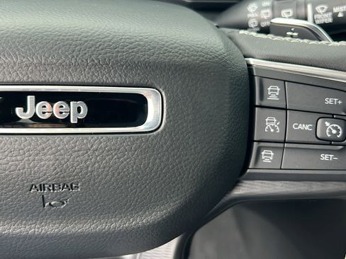 New 2025 Jeep Grand Cherokee Altitude image 20