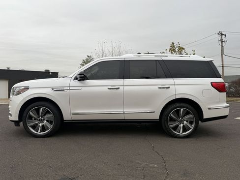 Used 2019 Lincoln Navigator Reserve image 4