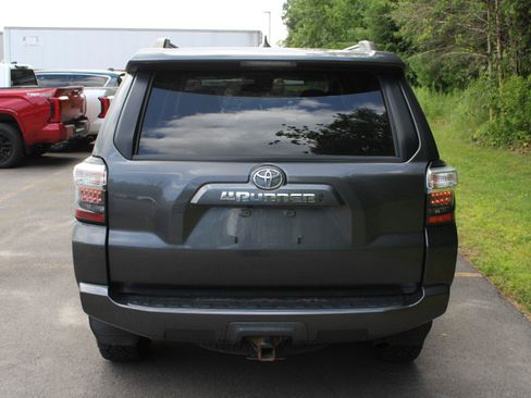 Used 2022 Toyota 4Runner SR5 AWD/4WD image 6