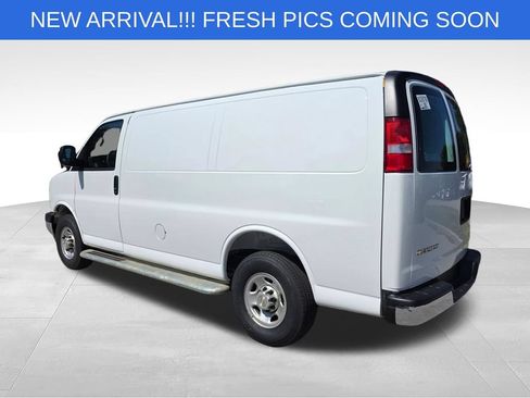 Used 2025 Chevrolet Express 2500 w/ Driver Convenience Package RWD image 5