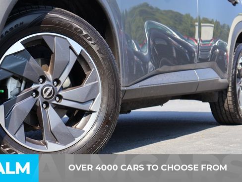 Used 2024 Nissan Rogue SV FWD image 2