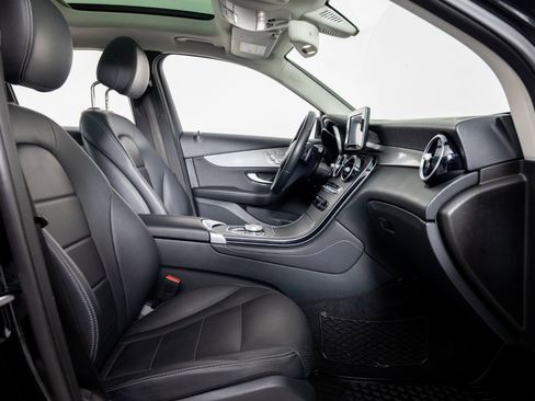 Used 2019 Mercedes-Benz GLC 300 4MATIC w/ Premium Package image 26