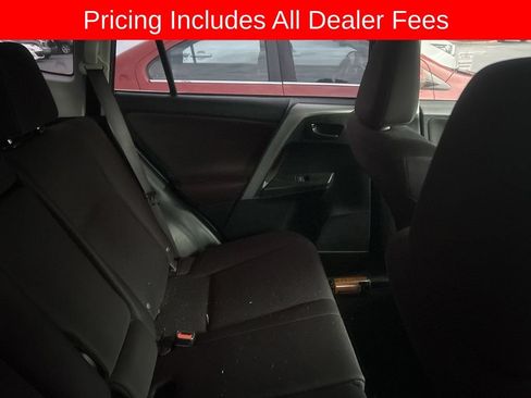 Used 2018 Toyota RAV4 LE FWD image 4