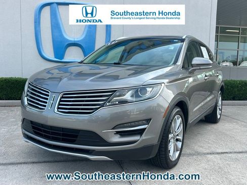 Used 2017 Lincoln MKC Select w/ Select Plus Package FWD image 1