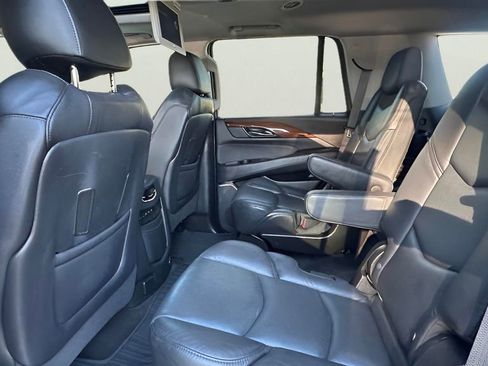 Used 2020 Cadillac Escalade Luxury image 15