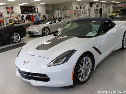 Used 2016 Chevrolet Corvette Stingray Convertible w/ 3LT Preferred Equipment Group RWD image 17