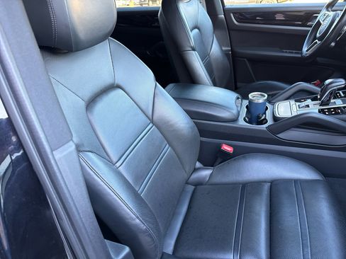 Used 2020 Porsche Cayenne image 47