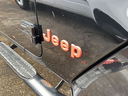 Used 2021 Jeep Gladiator Sport w/ Technology Group image 9