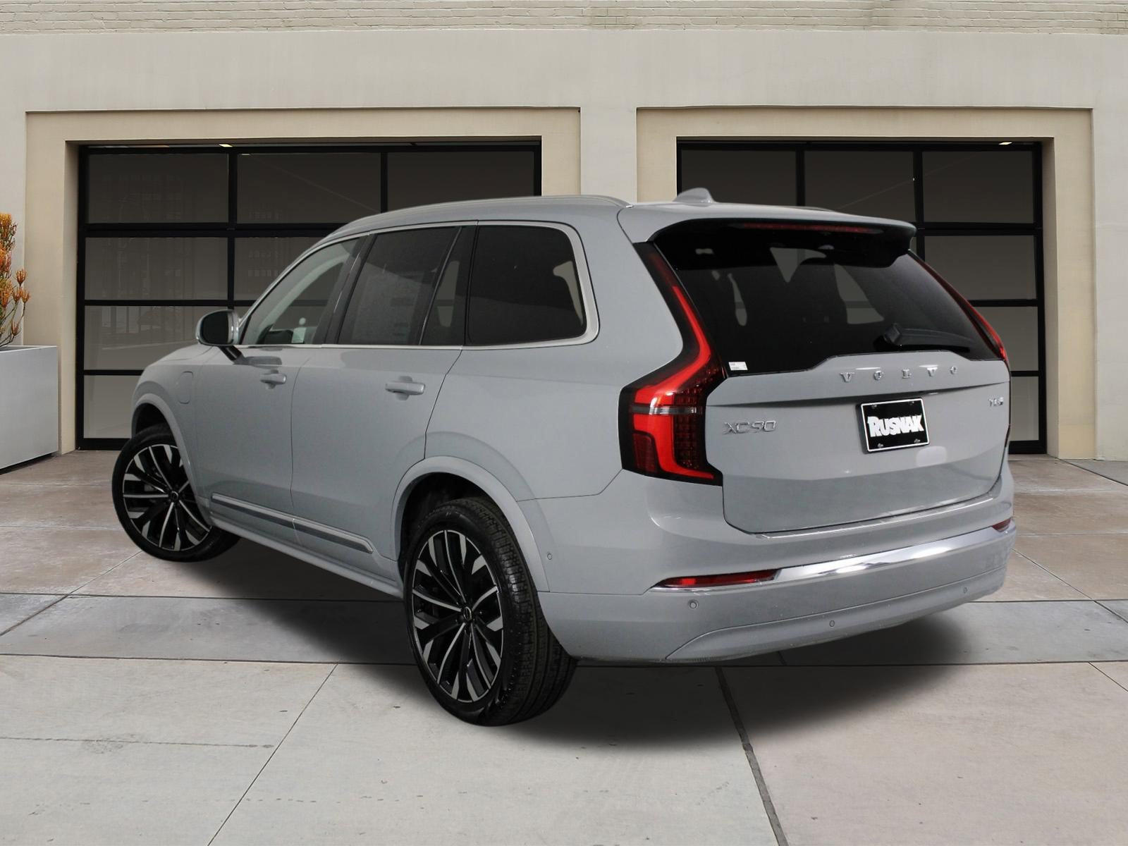 New 2026 Volvo XC90 T8 Plus w/ Protection Package AWD/4WD image 3