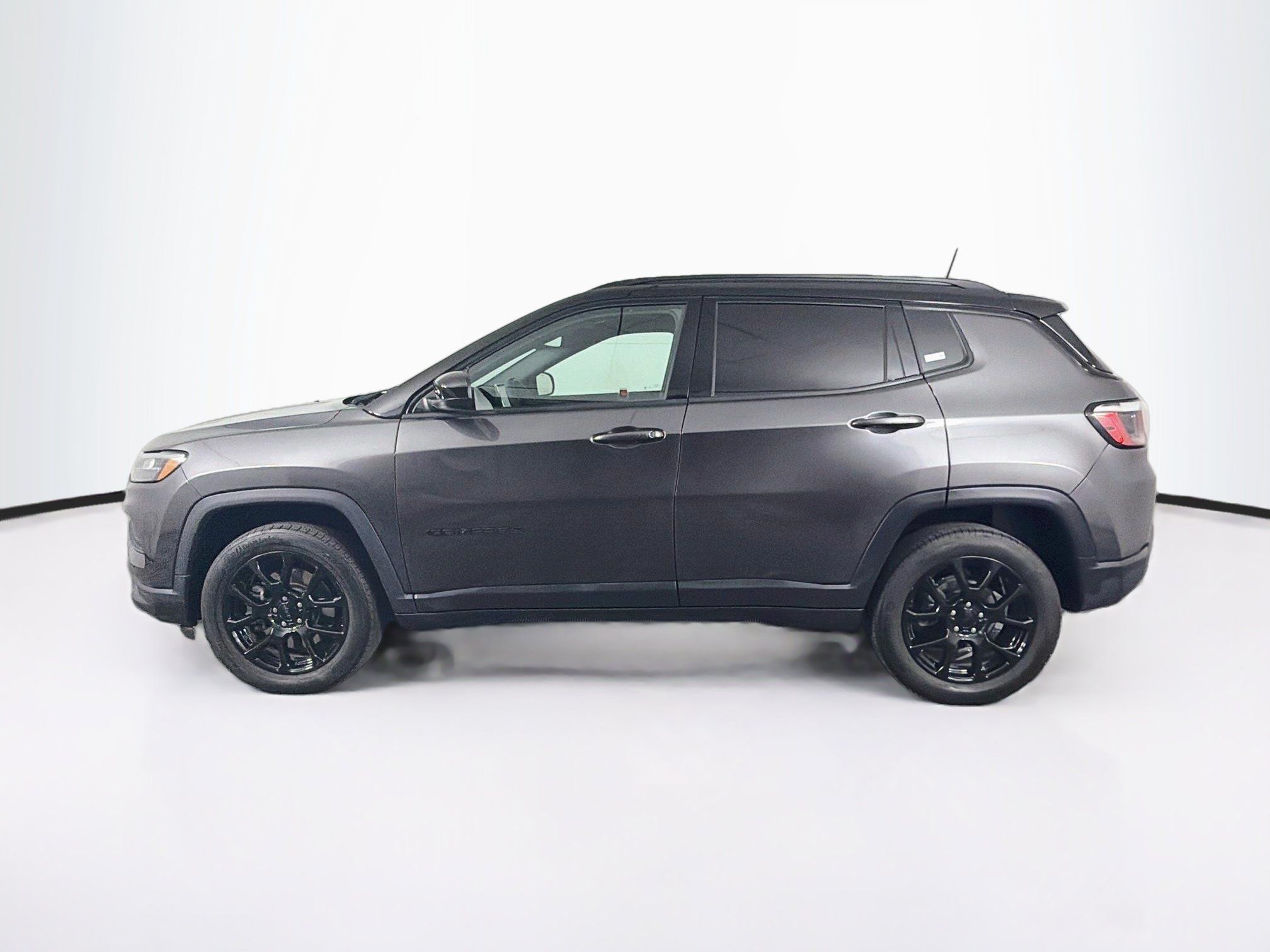 Used 2023 Jeep Compass Latitude AWD/4WD image 4