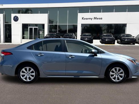 Used 2022 Toyota Corolla LE image 3