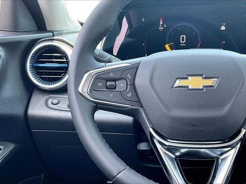 New 2026 Chevrolet Trax LT w/ Driver Confidence Package FWD image 19