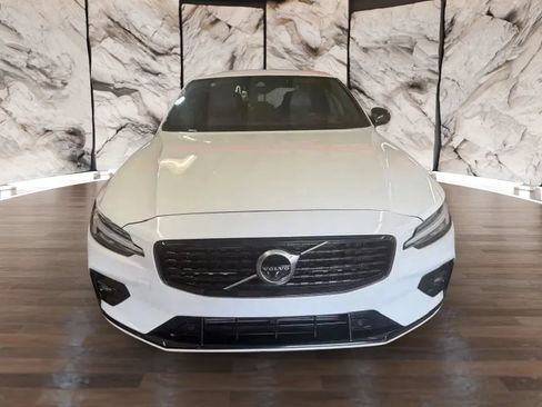 Used 2021 Volvo S60 T5 R-Design FWD image 8