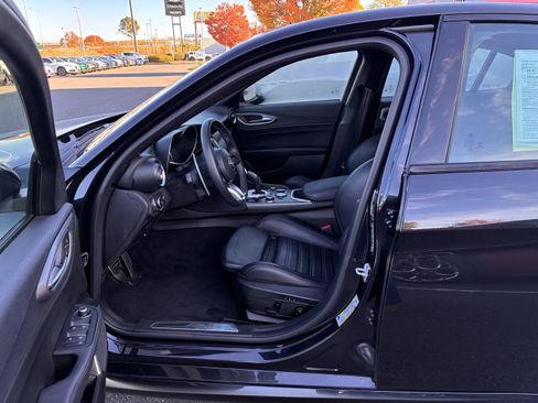 Certified 2022 Alfa Romeo Giulia Veloce image 15